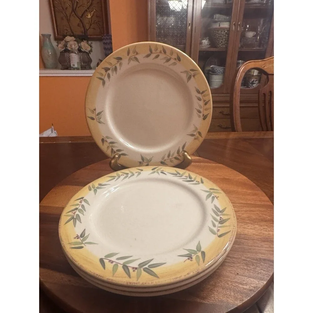 Dinner Plate Brittany by Crate & Barrel A Set Of 4